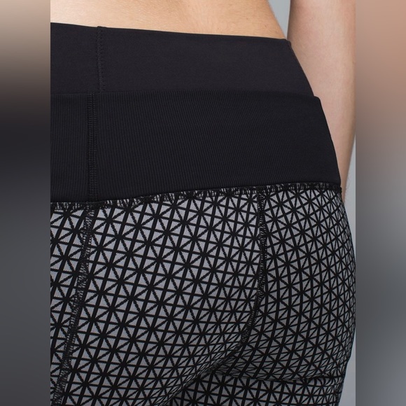 NWOT Lululemon Straight Up Pant   Size 12 Tri Geo Silver Spoon Black - Picture 15 of 15